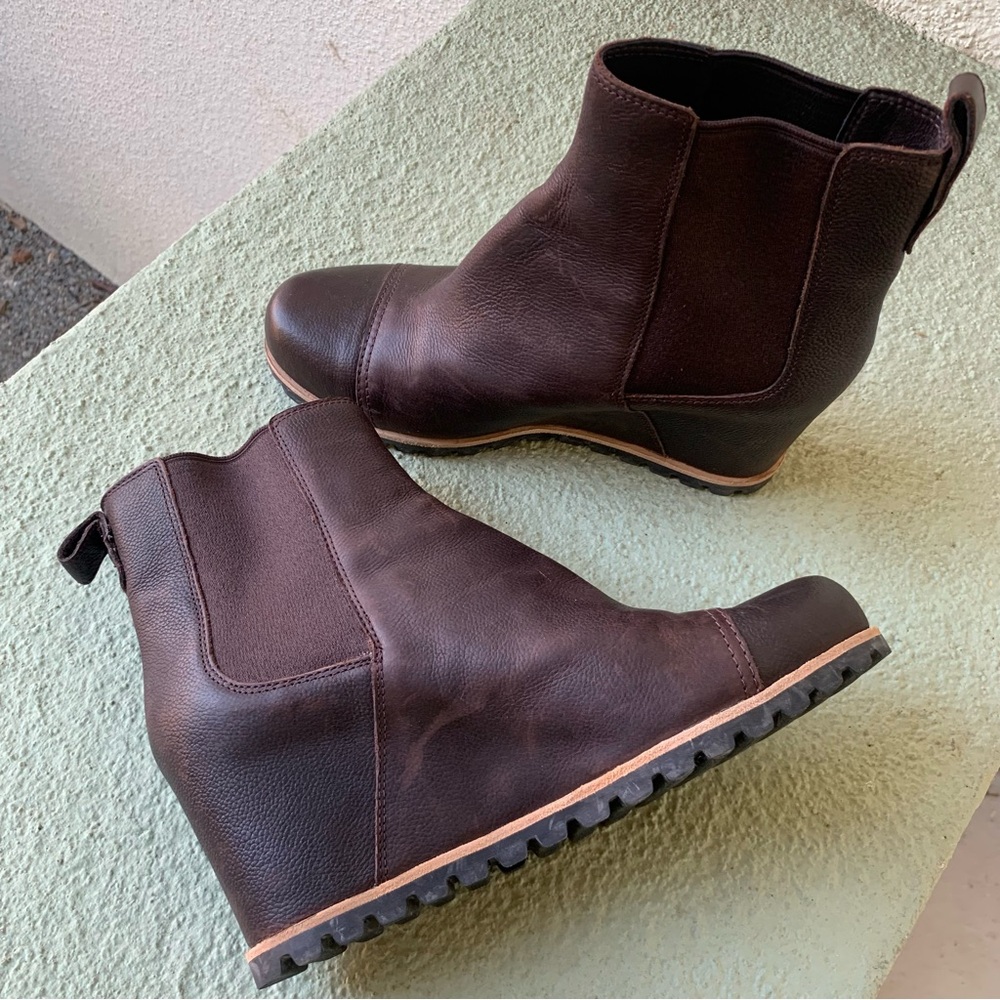 UGG Waterproof Dark Brown Leather Ankle Wedge Boots Size 10
